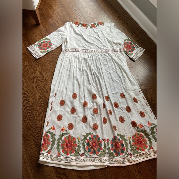 Soft Surroundings Tassel Embroidered Floral caldera topper - Picture 10 of 11